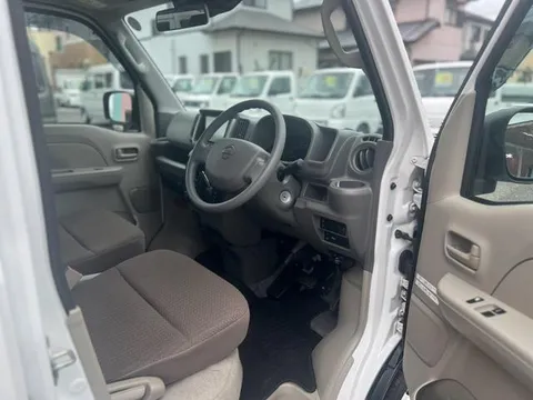 Nissan Clipper Van