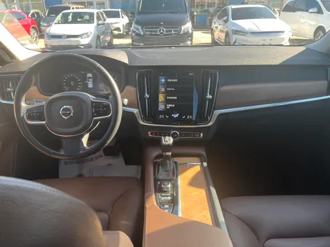 Volvo S90