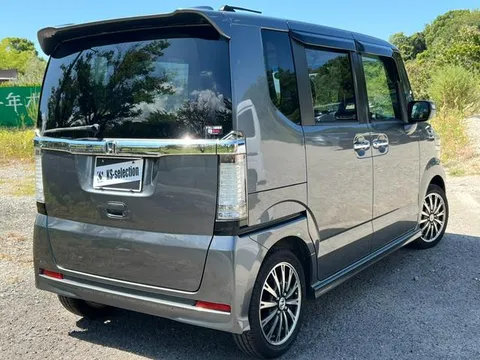 Honda N-BOX Custom