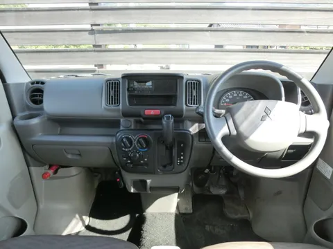 Mitsubishi Minicab Van