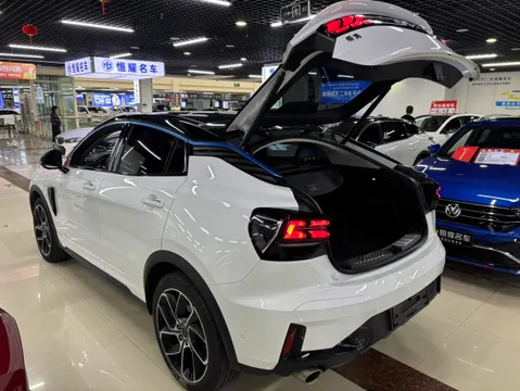 Lynk & Co 05