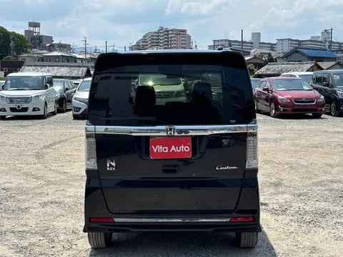 Honda N-BOX Custom
