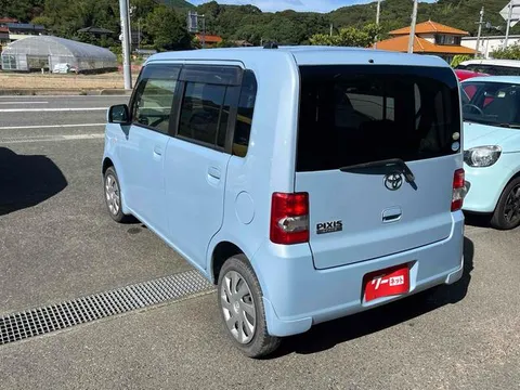 Toyota Pixis Space