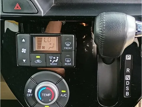 Toyota Pixis Mega