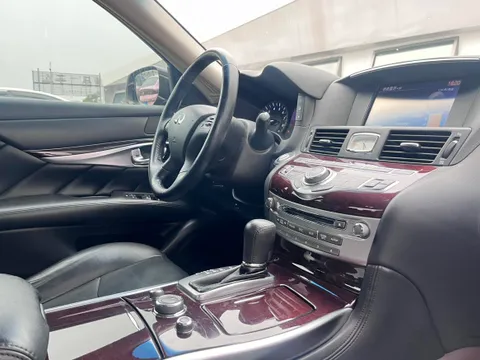 Infiniti Q70