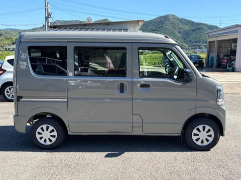 Nissan Clipper Van