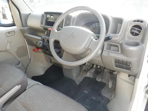 Mitsubishi Minicab Van