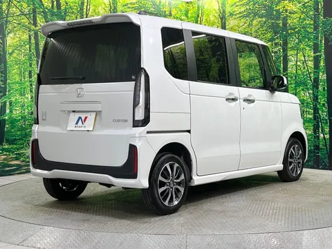 Honda N-BOX Custom