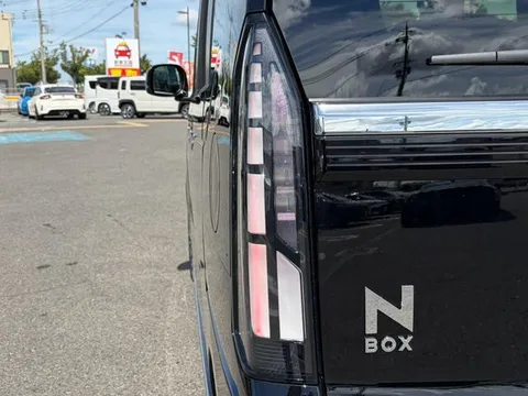 Honda N-BOX Custom