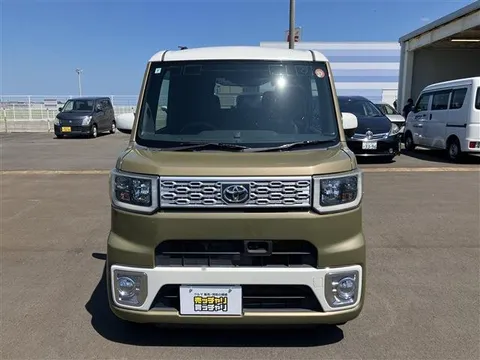 Toyota Pixis Mega