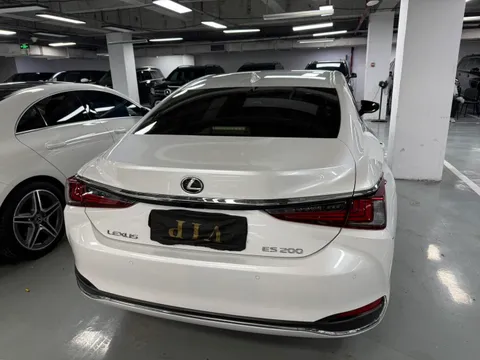 Lexus ES