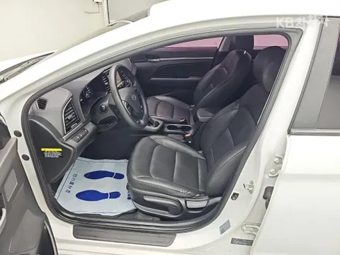 Hyundai Elantra (Avante)