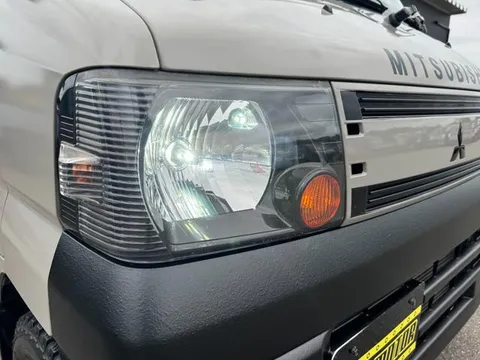Mitsubishi Minicab Truck