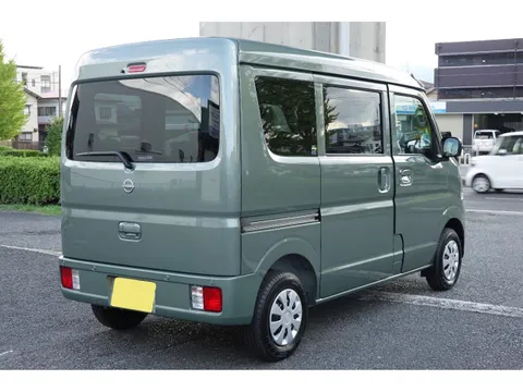 Nissan Clipper Van