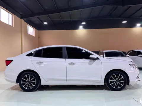 Roewe i5