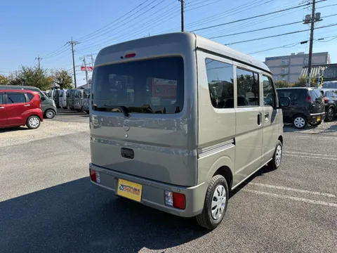 Nissan Clipper Van