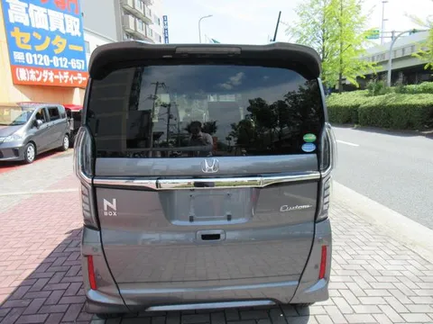 Honda N-BOX Custom