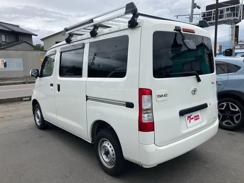 Toyota TownAce Van