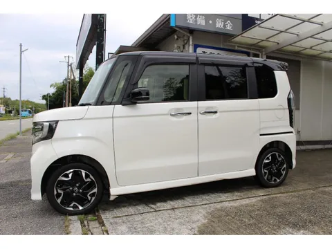 Honda N-BOX Custom