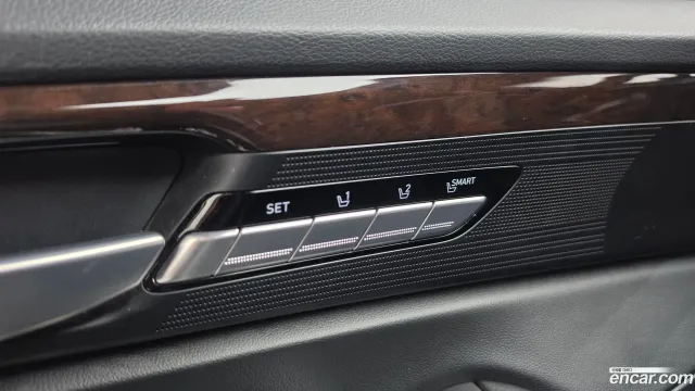 Genesis G90 (EQ900)