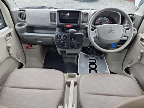Mitsubishi Minicab Van