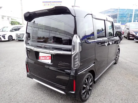 Honda N-BOX Custom