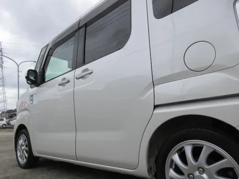 Toyota Pixis Mega