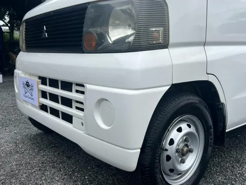 Mitsubishi Minicab Van