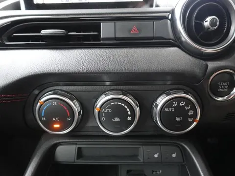 Mazda MX-5 (Roadster)