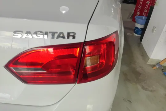 Volkswagen Sagitar