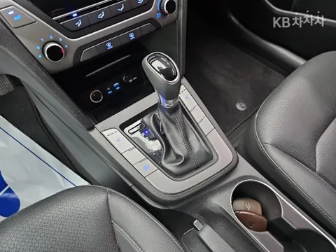 Hyundai Elantra (Avante)
