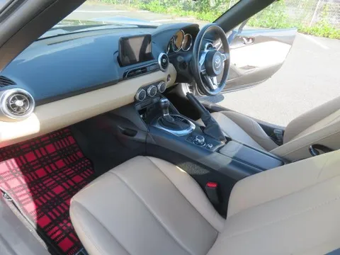 Mazda MX-5 (Roadster)
