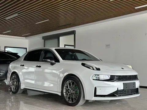 Lynk & Co 03