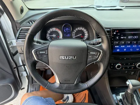 Isuzu mu-X