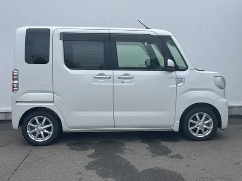 Toyota Pixis Mega
