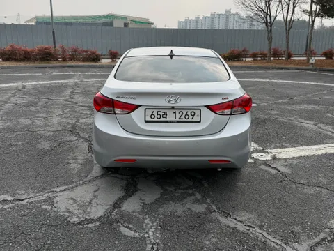 Hyundai Elantra (Avante)
