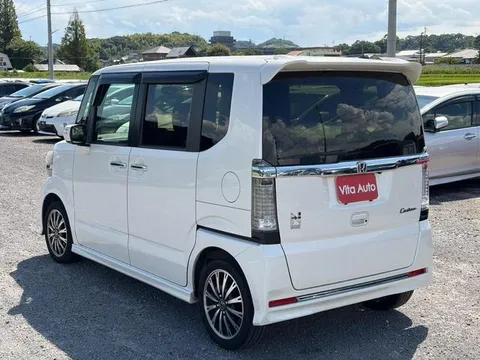 Honda N-BOX Custom