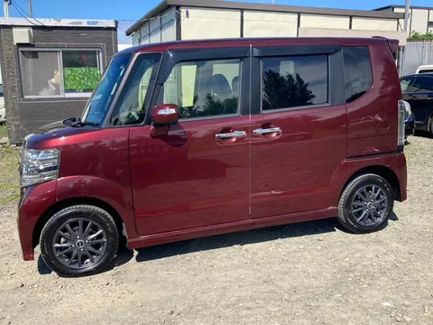 Honda N-BOX Custom
