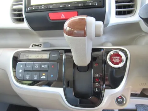 Honda N-BOX Slash