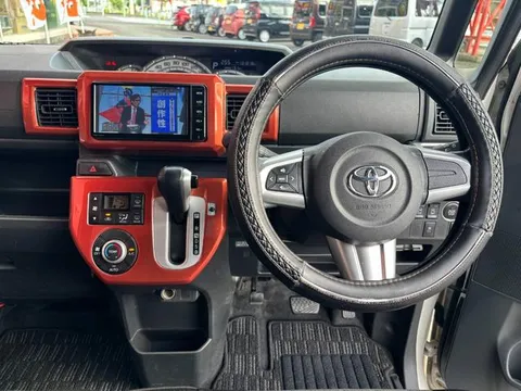 Toyota Pixis Mega