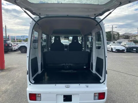 Nissan Clipper Van