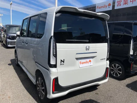 Honda N-BOX Custom