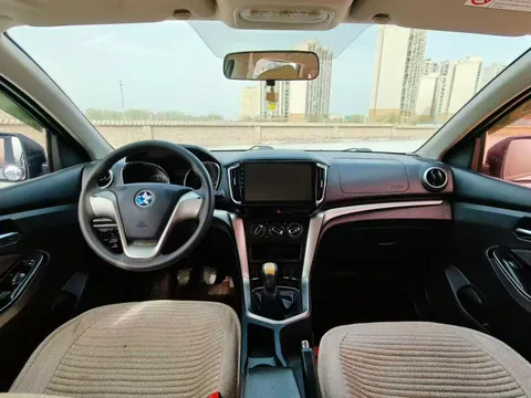 Venucia T70