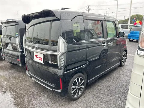 Honda N-BOX Custom