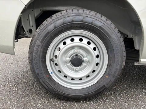 Nissan Clipper Van