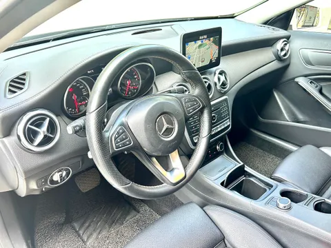 Mercedes-Benz Mercedes-Benz GLA