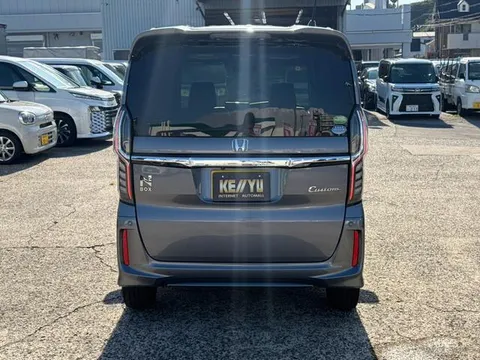 Honda N-BOX Custom