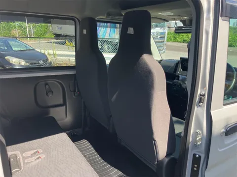 Nissan Clipper Van