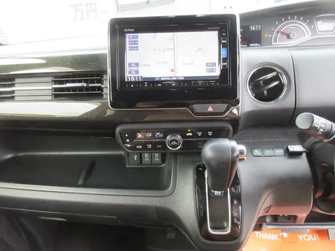 Honda N-BOX Custom
