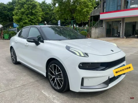 Lynk & Co 03